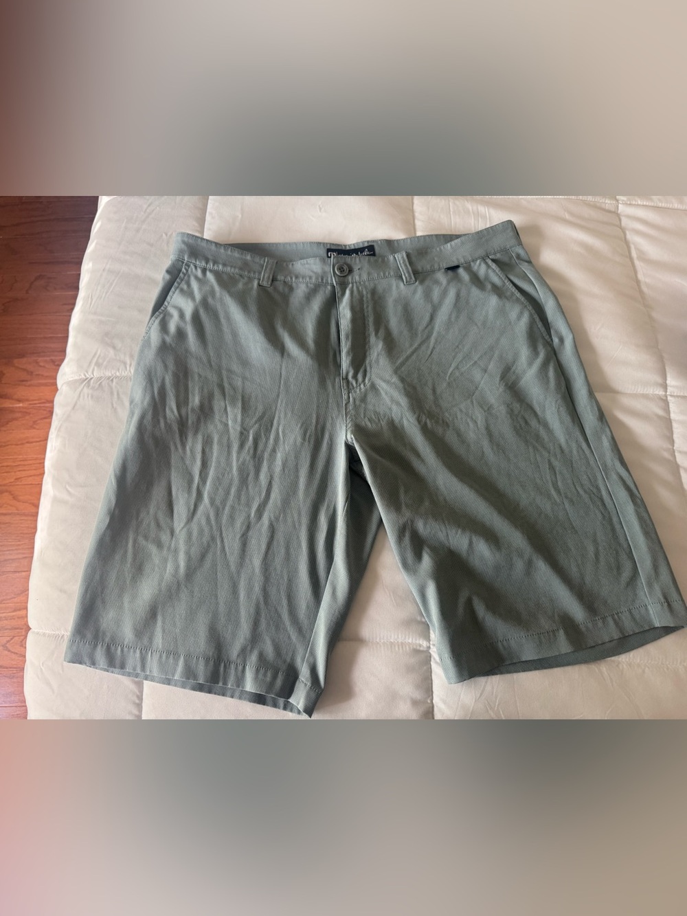 Travis Mathew Men’s Sage Green Solid Flat Front Golf Shorts Men’s 36